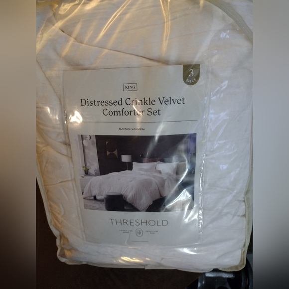 Brand New Threshold 3 Piece Comforter Set King